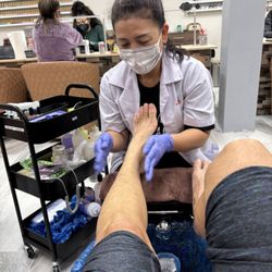 Fantasy Nails - Kim does a rapping up and down the leg. Amazing!