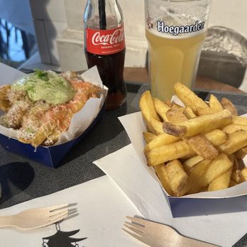 Frites Atelier Gent - Parmesan Basil Fries is dope!!! Loves it. Basic fries is good on its own with sauce too. - Friterie Near Me - Gent, VOV Frites Atelier Gent - Parmesan Basil Fries is dope!!! Loves it. Basic fries is good on its own with sauce too. - Friterie Near Me - Gent, VOV