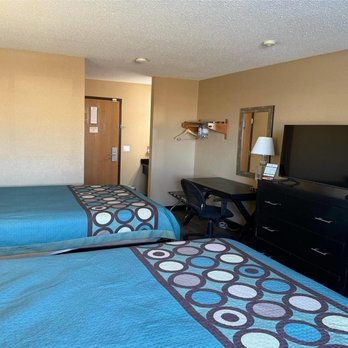 Super 8 by Wyndham Mendota - Guest room - Hotels Near Me - Mendota, Illinois Super 8 by Wyndham Mendota - Guest room - Hotels Near Me - Mendota, Illinois
