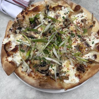 Refinery Rooftop - Mushroom Pizza - Lounges Near Me - New York, New York