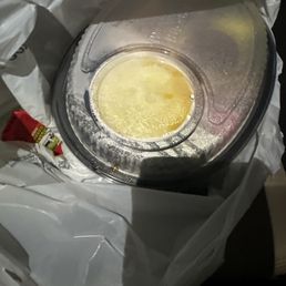 Syrup on outside of platter and sticky all over . It's sad no silverware or napkins. Syrup on outside of platter and sticky all over . It's sad no silverware or napkins.
