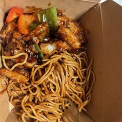 Lucky Dragon - Shrimp general tso and lo mein