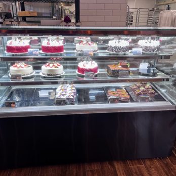 85°C Bakery Cafe-Ala Moana - Cake display - Bakeries Near Me - Honolulu, Hawaii 85°C Bakery Cafe-Ala Moana - Cake display - Bakeries Near Me - Honolulu, Hawaii