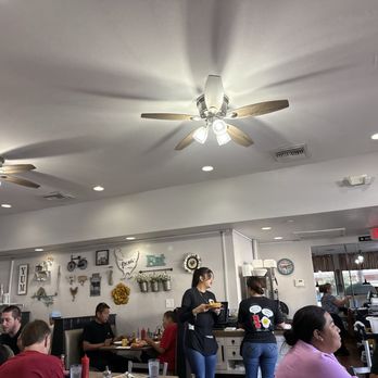 The Cracked Egg - Restaurant area - Breakfast & Brunch Near Me - Phoenix, Arizona
