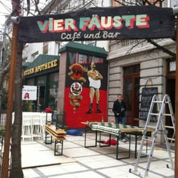 Vier Fäuste