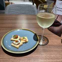 Crowne Plaza Manchester City Centre - Canapés and Chardonnay in the club
