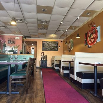 Dan Thai - Restaurant - Thai Near Me - Schaumburg, Illinois