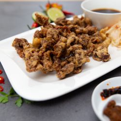 Asia Garten - KNUSPRIGES LAMMFLEISCH (LUNGENBRATEN) MIT PIKANTER SAUCE