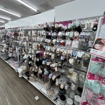 Daiso - Cosmetics & Beauty Supply Near Me - Van Nuys, California