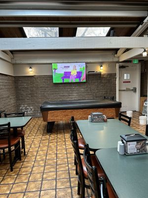 Round Table Pizza by null