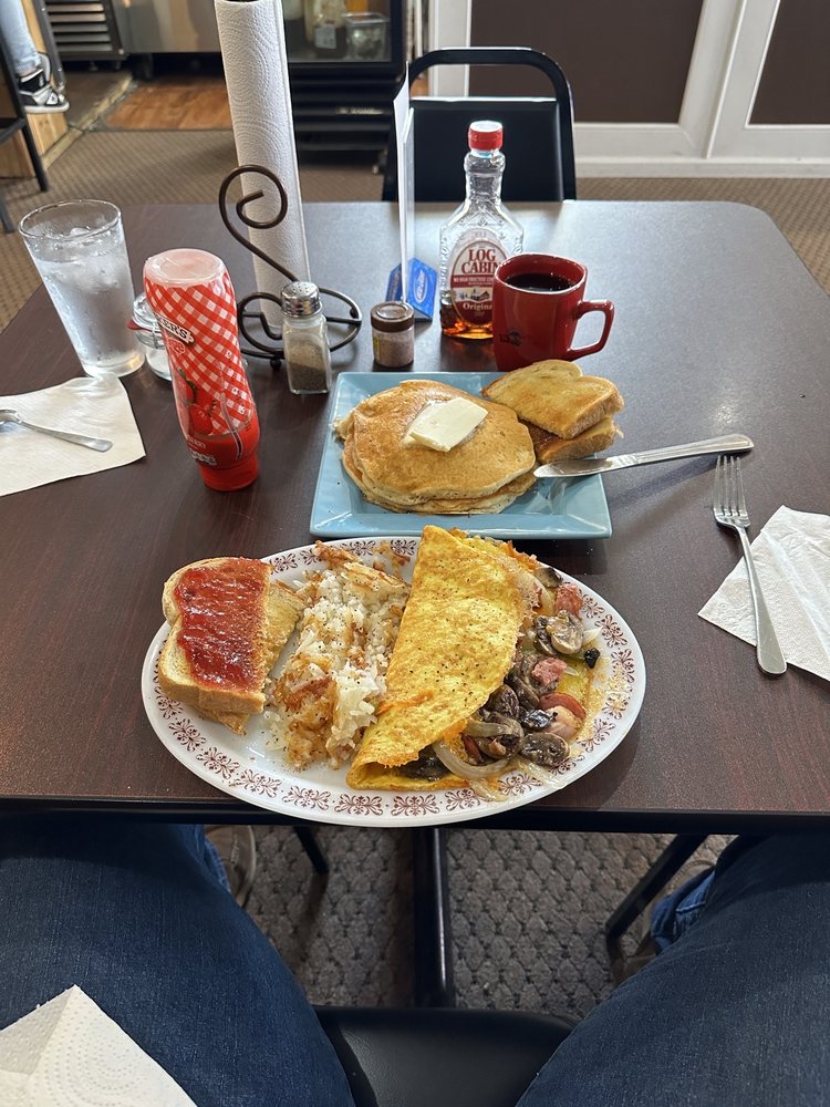 DONNIES BREAKFAST DINER & PIZZARIA Updated October 2024 37 Photos