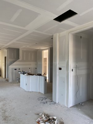 Ramiro's Roofing Logo