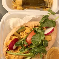 Pupusas Express - ¡Pan con Pollo y Tamales de pollo... muy delicioso! Yummy El Salvadoran chicken sandwich and chicken tamales!