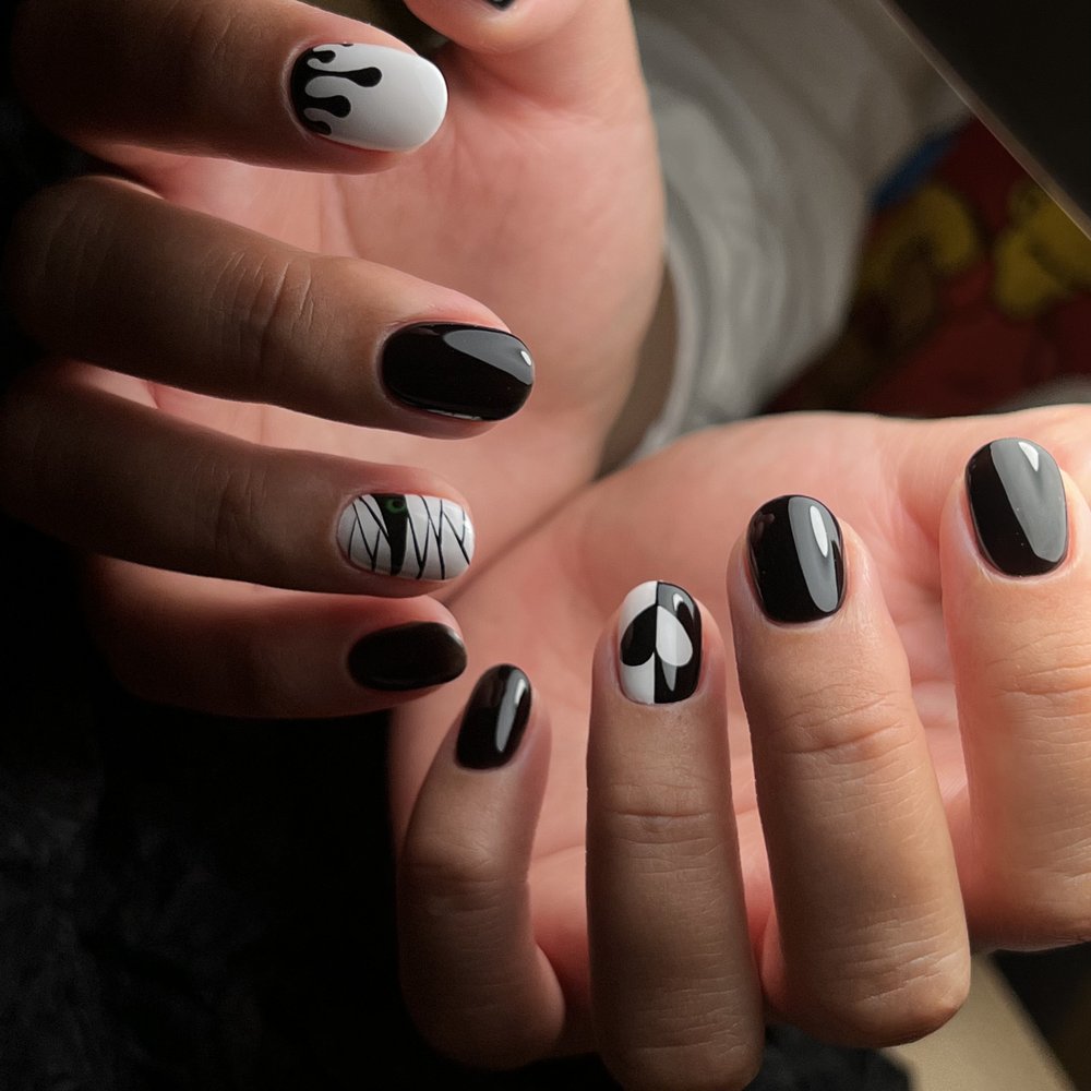Nailart by SharonC Logo