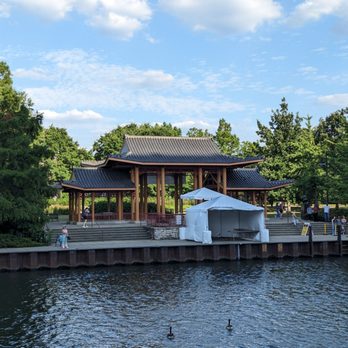 Chicago Water Taxi - Boat Charters Near Me - Chicago, Illinois