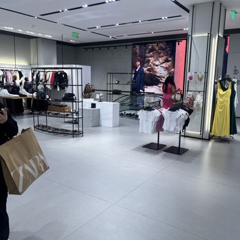 Zara - Upstairs - Men's Clothing Near Me - Aventura, Florida Zara - Upstairs - Men's Clothing Near Me - Aventura, Florida