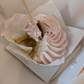 Sucre - Strawberry frosted cupcake with vanilla cake - Macarons Near Me - New Orleans, Louisiana Sucre - Strawberry frosted cupcake with vanilla cake - Macarons Near Me - New Orleans, Louisiana