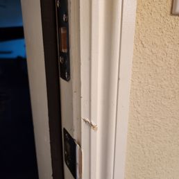 Minor damages to doorframe the movers tried to fit a couch through.