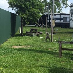 Pelican RV Park - Awaiting your picnic