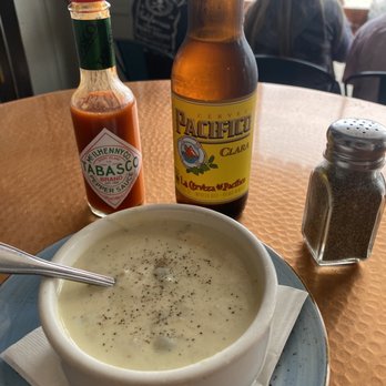 El Galleon - Clam chowder - American Near Me - Avalon, California