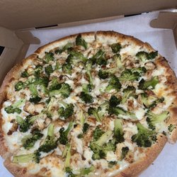 North Main Street Pizza - Chicken Broccoli Alfredo Pizza