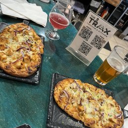BBQ chicken pizza BBQ chicken pizza