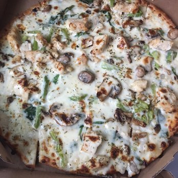 Domino's Pizza - My fav: alfredo sauce, chicken, mushroom,spinach - Pizza Near Me - Pittsfield, Massachusetts Domino's Pizza - My fav: alfredo sauce, chicken, mushroom,spinach - Pizza Near Me - Pittsfield, Massachusetts
