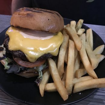 The Joint - Classic cheeseburger - Gastropubs Near Me - San Diego, California
