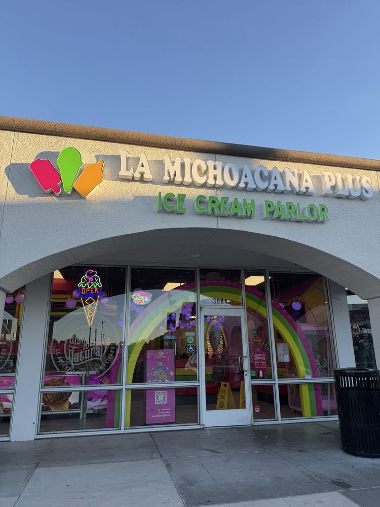 La Michoacana Plus - Tracy Logo