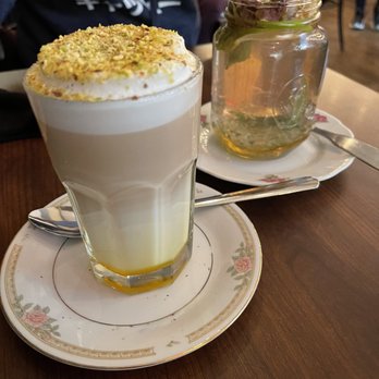 Cafe Aunja - Cafes Near Me - Montreal, Quebec