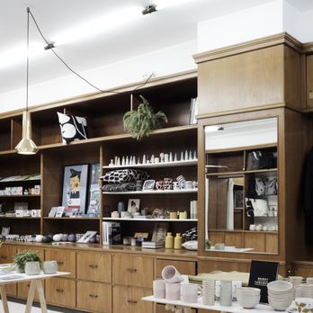 Human Empire Shop - Ein weiterer Schwerpunkt ist Keramik von z.B. Studio Arhoj aus Kopenhagen. - Fashion Near Me - Hamburg, HH Human Empire Shop - Ein weiterer Schwerpunkt ist Keramik von z.B. Studio Arhoj aus Kopenhagen. - Fashion Near Me - Hamburg, HH