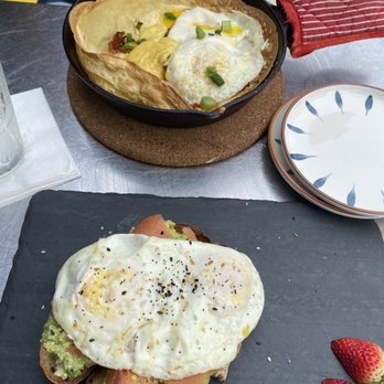 Apt 9f - Avocado smoked salmon & eggs / Dutch baby - Cocktail Bars Near Me - Wilton Manors, Florida