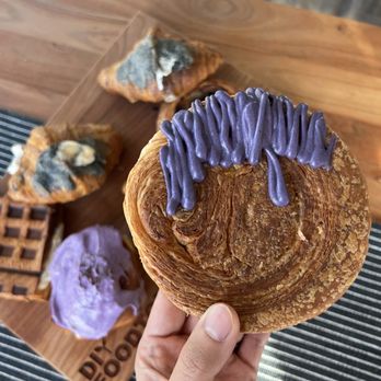 Toimoi Bakery - Ube Supreme Croissant (@kevinsfoodtour) - Bakeries Near Me - Chantilly, Virginia Toimoi Bakery - Ube Supreme Croissant (@kevinsfoodtour) - Bakeries Near Me - Chantilly, Virginia