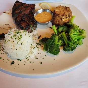 Bonefish Grill - 7oz Sirloin, crab cakes, jasmine rice and broccoli - Seafood Near Me - Dayton, Ohio