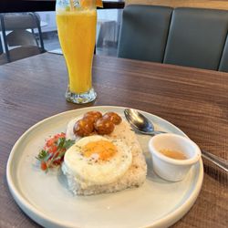 Italianni's - Filipino breakfast, longgansia and Mango juice. So good