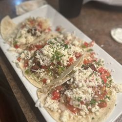 Fox's Pizza Den - Tuna Tacos