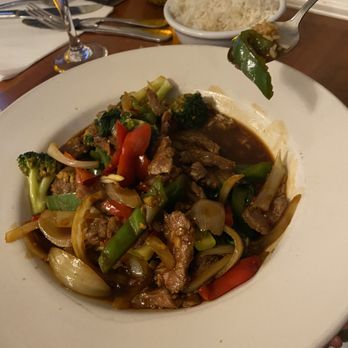 Bangkok Thai Restaurant - Basil Stir Fry Beef - Chinese Near Me - Stow, Ohio