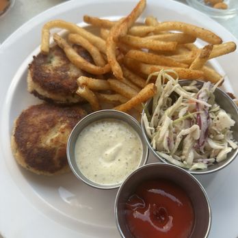 Hank's Oyster Bar, Old Town - Crab Cake Dinner - Seafood Near Me - Alexandria, Virginia Hank's Oyster Bar, Old Town - Crab Cake Dinner - Seafood Near Me - Alexandria, Virginia