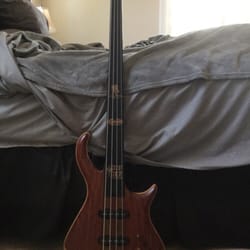 Warrior Instruments - 4 string fret less warrior bass