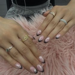Acryliq Nails