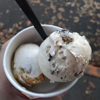 Salt & Straw - Jack o Lantern Pumpkin Bread & The Great Candycopia split scoop - Ice Cream & Frozen Yogurt Near Me - Seattle, Washington