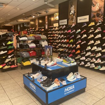 Foot Locker - shoes - Shoe Stores Near Me - Honolulu, Hawaii Foot Locker - shoes - Shoe Stores Near Me - Honolulu, Hawaii