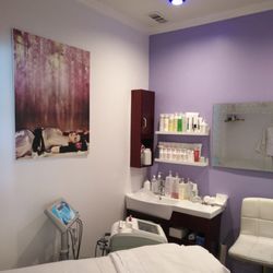 BeautyWorks - Cellulite Solutions & Anti-Aging Laser Clinic - Facial Room: over 20 customized facials to produce the specific results you want