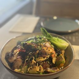 Noodle shrimp bowl with honey kimchi sauce Noodle shrimp bowl with honey kimchi sauce