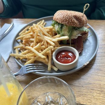 Hole In The Wall - Brekkie Roll - Australian Near Me - Brooklyn, New York
