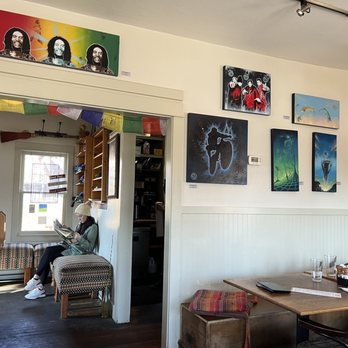 Chow - Inside - Breakfast & Brunch Near Me - Bend, Oregon