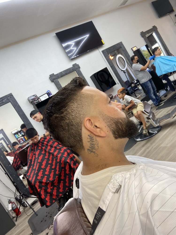 D MONEY BARBER 52 Photos Sacramento, California Barbers Phone