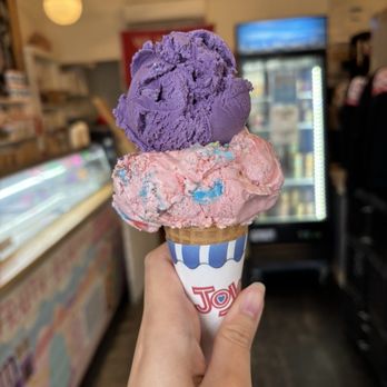 Gracie's Ice Cream - Gotta get the two scoops - Ice Cream & Frozen Yogurt Near Me - Somerville, Massachusetts Gracie's Ice Cream - Gotta get the two scoops - Ice Cream & Frozen Yogurt Near Me - Somerville, Massachusetts