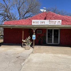 Rico's Cafe - Outside of restaurant, front entrance
