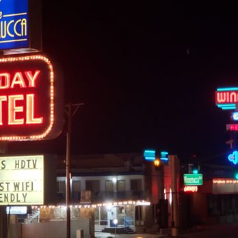 Holiday Motel - Great nighttime views. - Hotels Near Me - Winnemucca, Nevada Holiday Motel - Great nighttime views. - Hotels Near Me - Winnemucca, Nevada